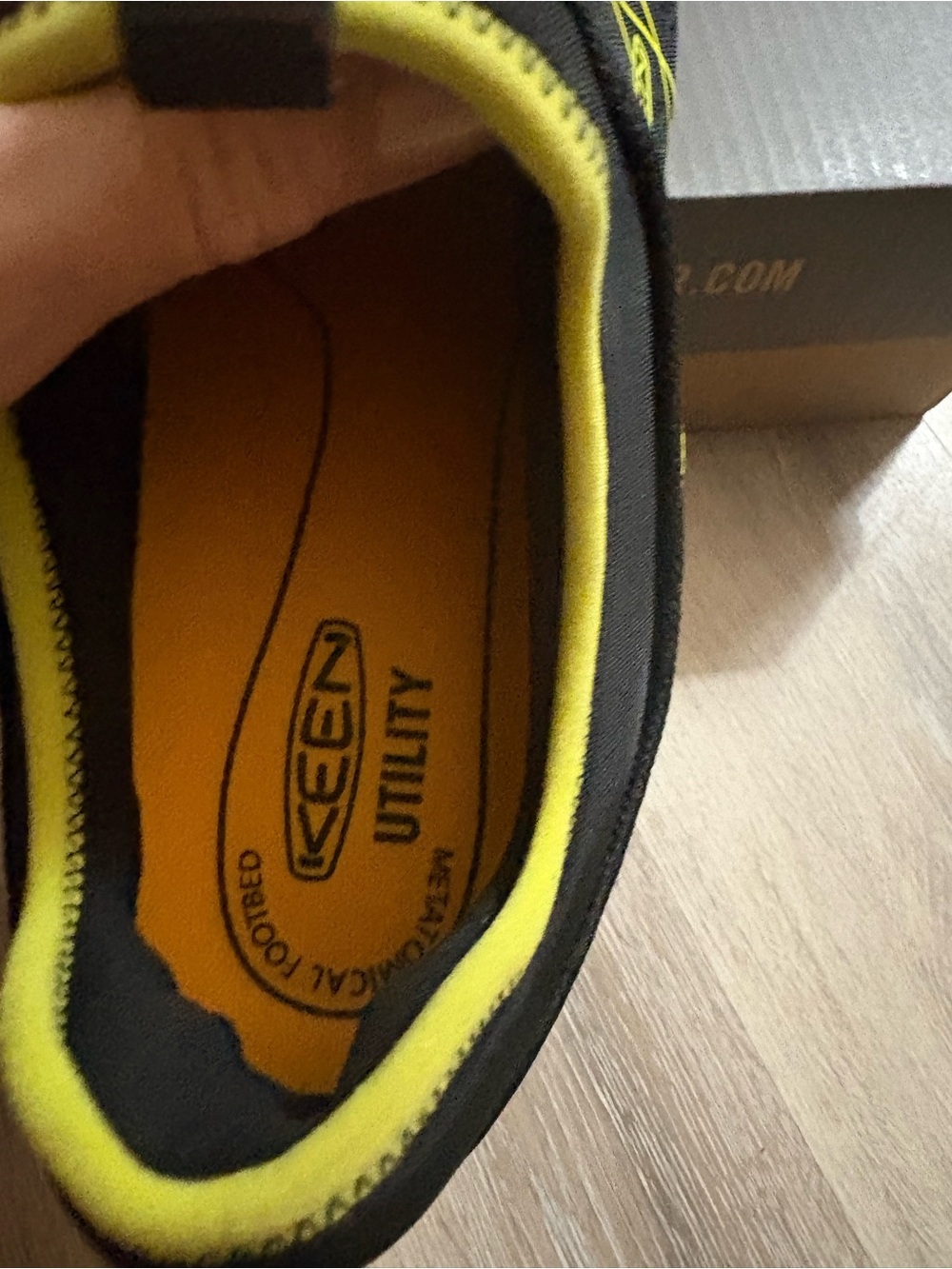 KEEN Men's Black steel toe wide - Picture 3 of 8
